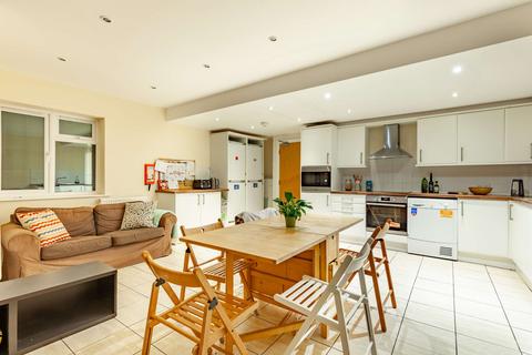 7 bedroom semi-detached house to rent, Coventry CV4