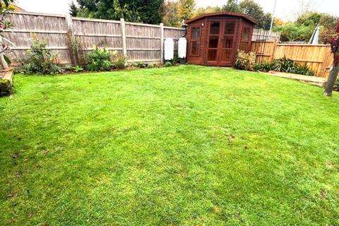 3 bedroom detached house to rent, Allard Close, Northampton NN3