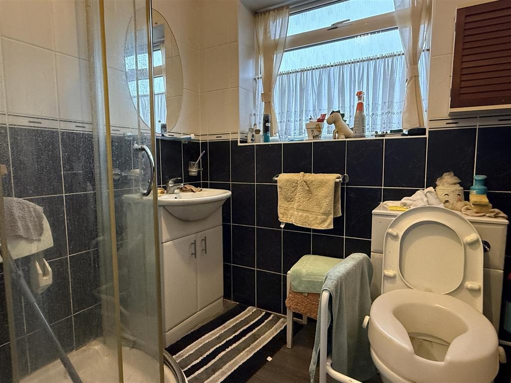Bathroom.JPG