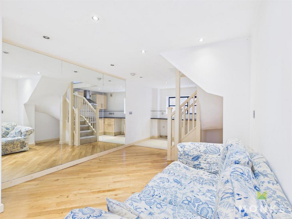 CAM01348 G0-PR0764-STILL001.jpg