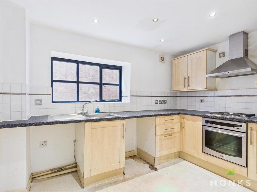 CAM01348 G0-PR0764-STILL003.jpg