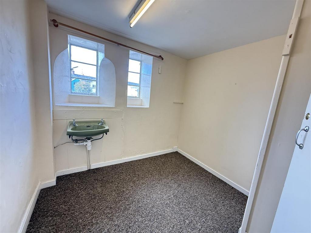 Rear bedroom 2