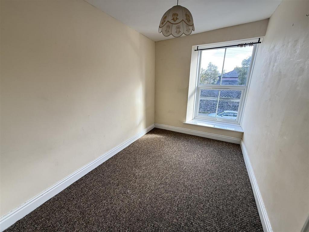 Front bedroom 3