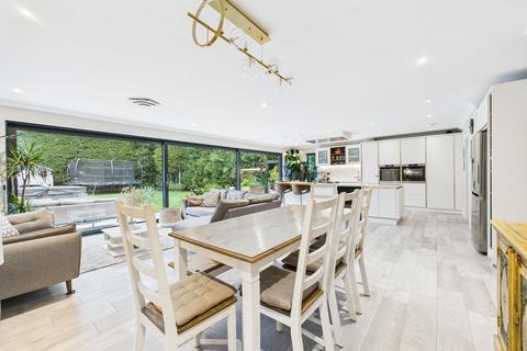 undefined, Fivens Place, Horsham RH12