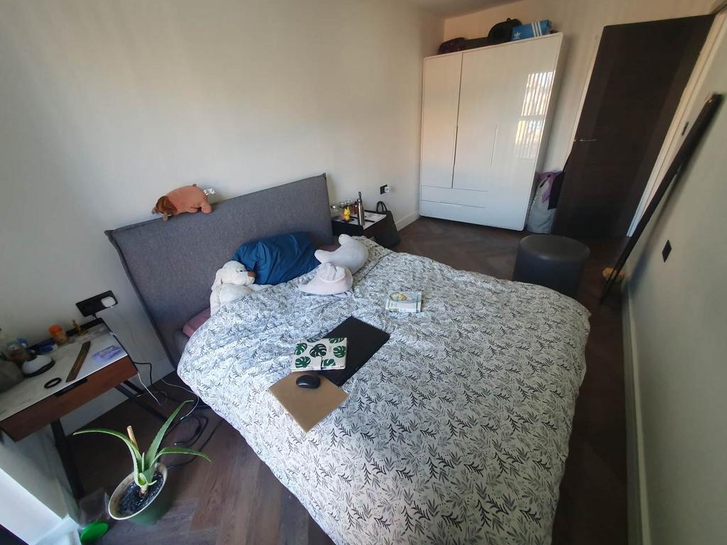 Bedroom 1 (2)