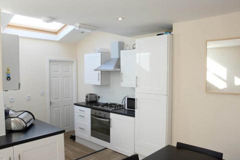 6 bedroom maisonette to rent, Springbank Road, Newcastle upon Tyne NE2