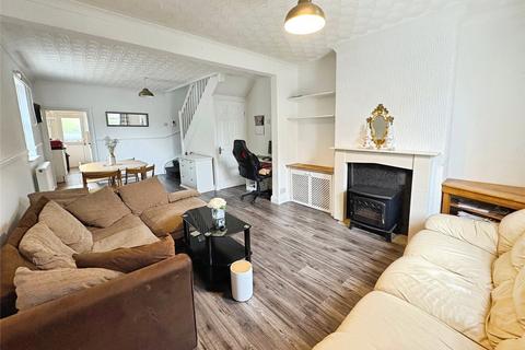2 bedroom semi-detached house to rent, Castle Road, PO30