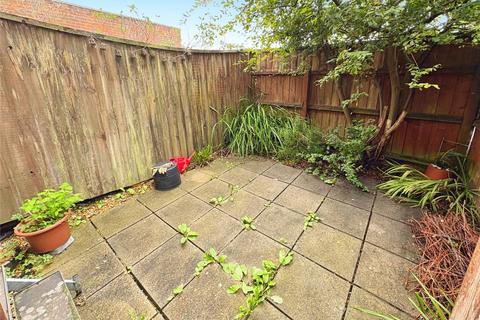 1 bedroom flat to rent, Cottage Mews, PO30