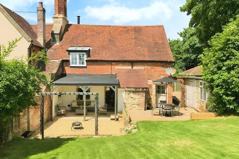 3 bedroom semi-detached house to rent, Blackwater, PO30