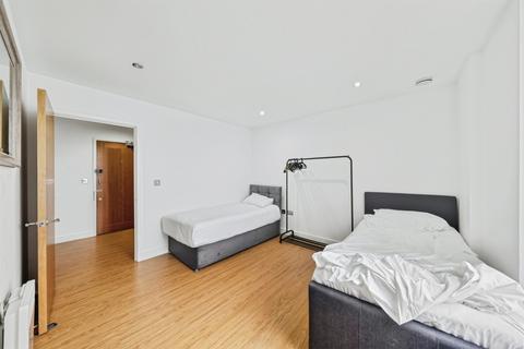 2 bedroom flat to rent, Western Gateway, London, E16
