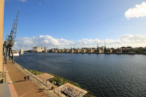2 bedroom flat to rent, Western Gateway, London, E16