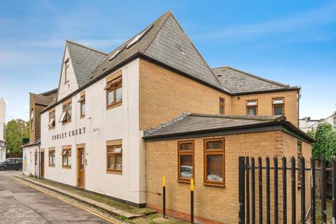 2 bedroom flat to rent, West Street, London, E11
