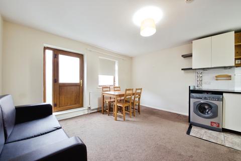 2 bedroom flat to rent, West Street, London, E11