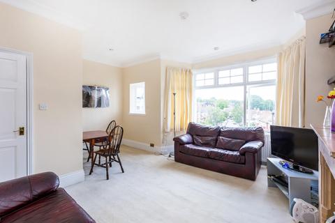 3 bedroom flat to rent, St. Albans Crescent, Woodford Green, IG8