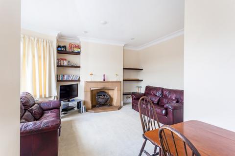 3 bedroom flat to rent, St. Albans Crescent, Woodford Green, IG8