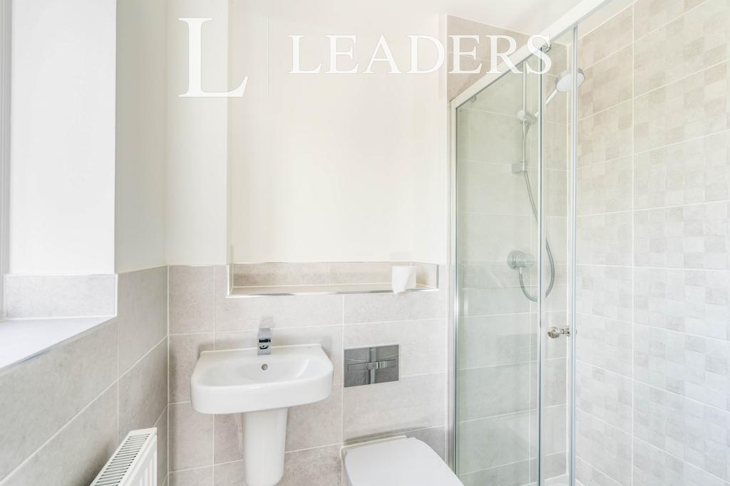 Room 2- en-suite