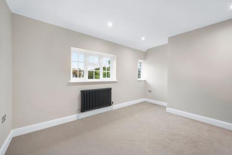 4 bedroom semi-detached house for sale, Oatlands Drive, Weybridge, KT13