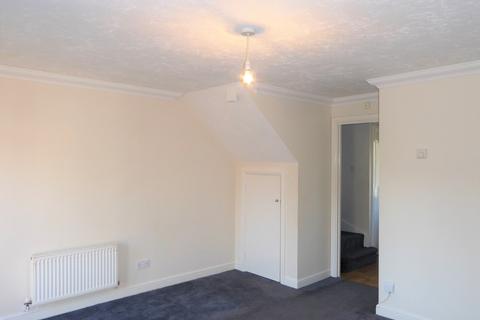 2 bedroom terraced house to rent, Lorimer Close, Bedfordshire LU2