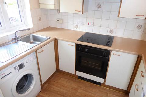 2 bedroom terraced house to rent, Lorimer Close, Bedfordshire LU2