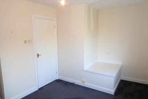 2 bedroom terraced house to rent, Lorimer Close, Bedfordshire LU2