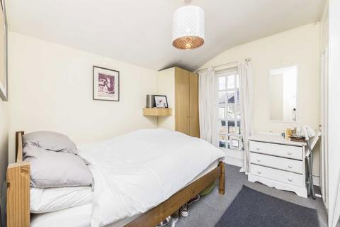 2 bedroom flat to rent, Cavendish Road, London SW12