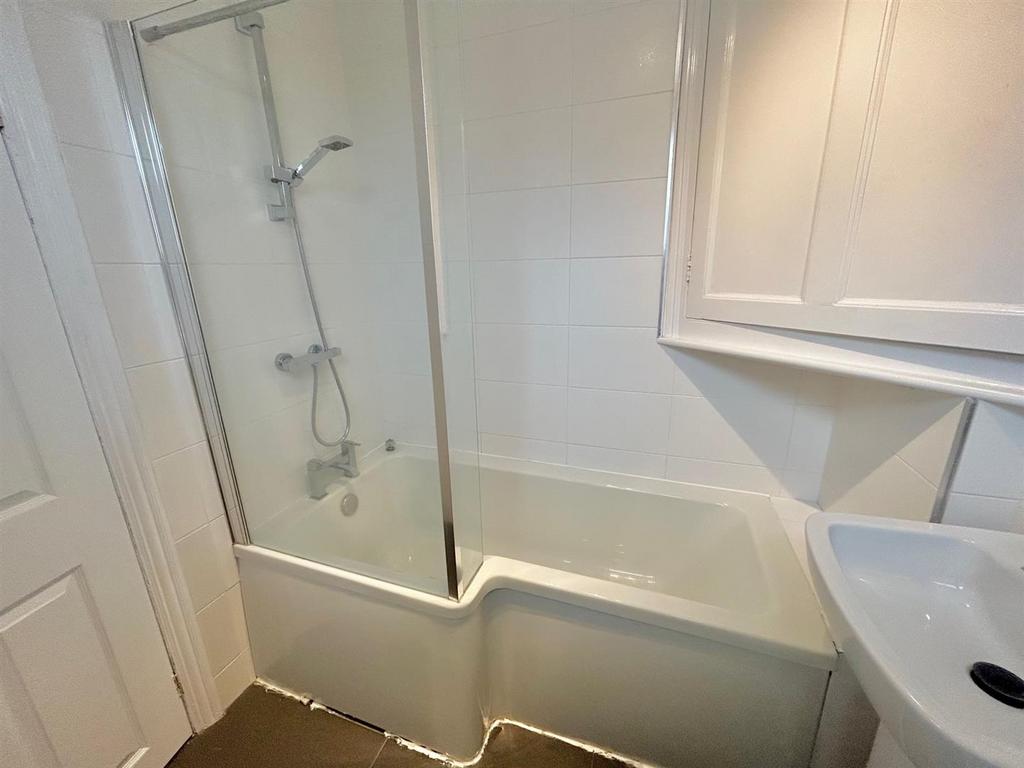 Bathroom2.jpg