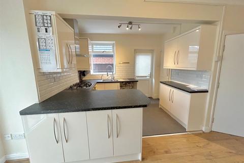 3 bedroom semi-detached house for sale, The Avenue, Leigh