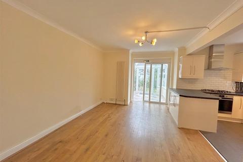 3 bedroom semi-detached house for sale, The Avenue, Leigh