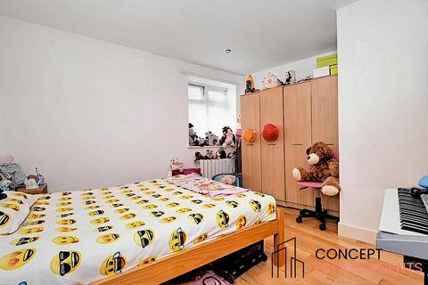 undefined, Harris Court, 429 Kingston Road, Surrey, KT19