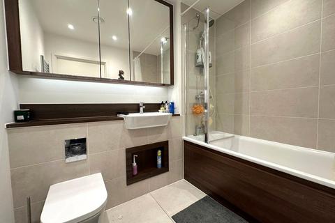 1 bedroom flat for sale, Adenmore Road, London, SE6