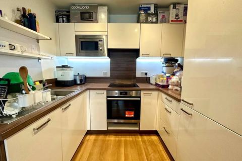 1 bedroom flat for sale, Adenmore Road, London, SE6