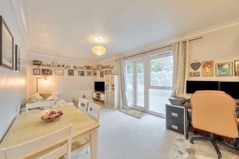 2 bedroom apartment for sale, Cat Hill, East Barnet, EN4