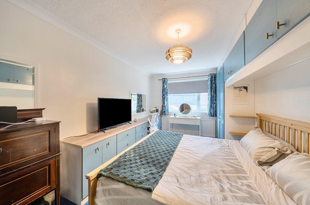 1364126-3-68ee898...