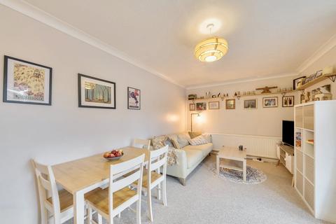 2 bedroom apartment for sale, Cat Hill, East Barnet, EN4