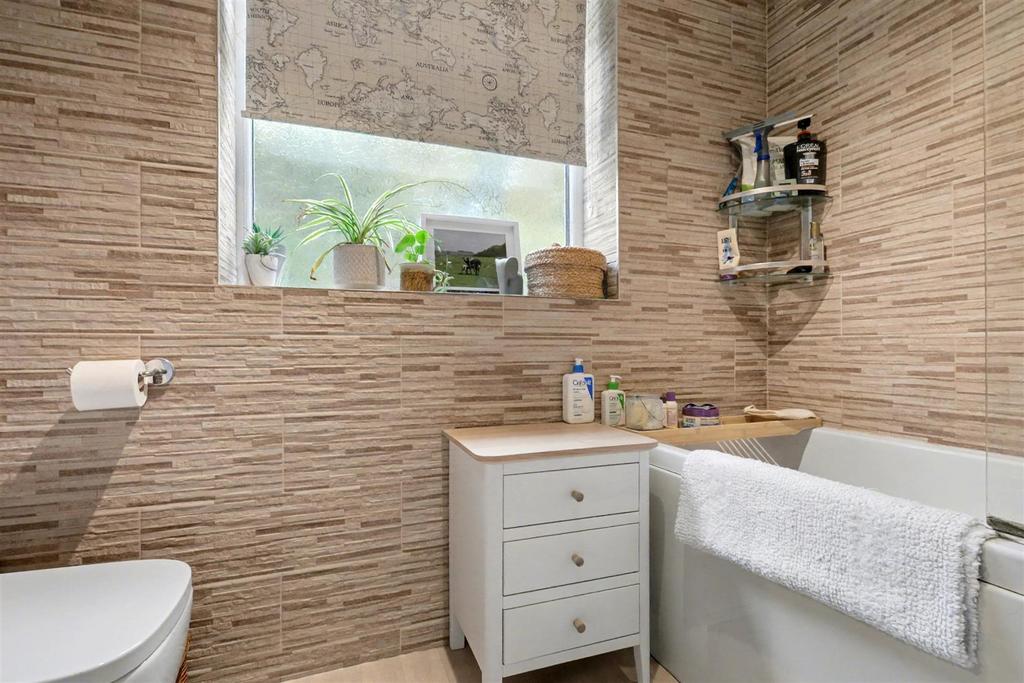 Bathroom 1.jpeg