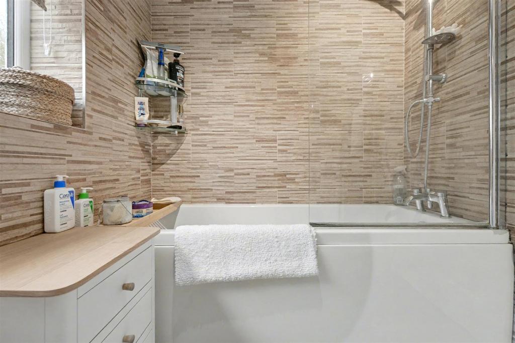 Bathroom 2.jpeg