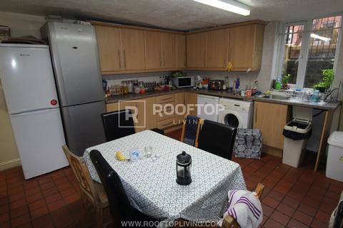 6 bedroom house to rent, Hessle Place, Leeds LS6