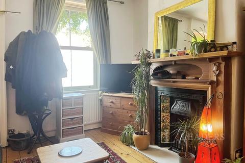 2 bedroom house to rent, Old Oak Street, M20