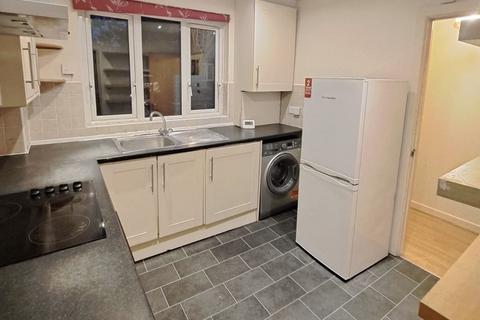3 bedroom terraced house to rent, 3 bed 3 storey townhouse in Wavertree