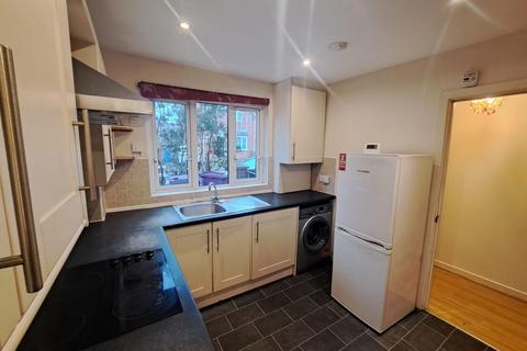 3 bedroom terraced house to rent, 3 bed 3 storey townhouse in Wavertree