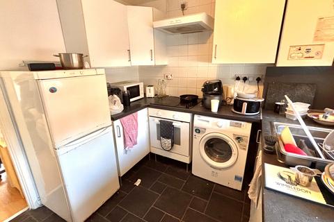 2 bedroom terraced house to rent, Allington Avenue, Nottingham, Nottinghamshire, NG7