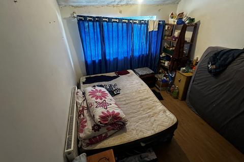 undefined, Eastcott Close, Luton, Bedfordshire, LU2