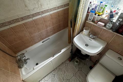 undefined, Eastcott Close, Luton, Bedfordshire, LU2
