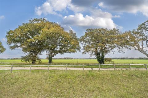 undefined, Saturn Drive, Yapton