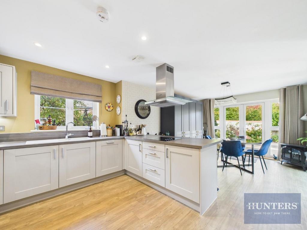 Kitchen / Breakfast Area