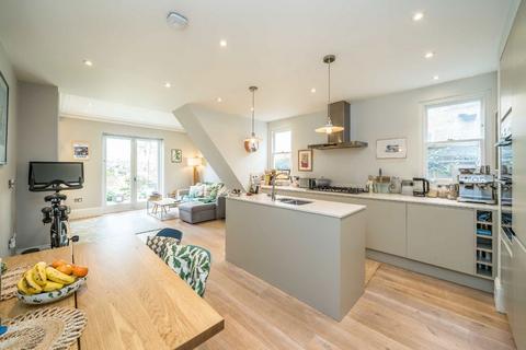2 bedroom maisonette for sale, Tenham Avenue, London SW2