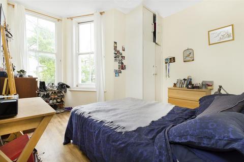 3 bedroom flat to rent, St Johns Crescent, SW9