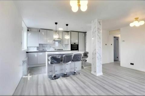 undefined, Whittingham Avenue, Southend-on-sea, SS2 4