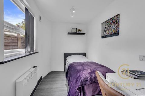 1 bedroom in a house share to rent, North Road, SOUTHALL UB1
