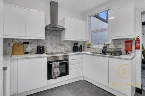 1 bedroom in a house share to rent, North Road, SOUTHALL UB1